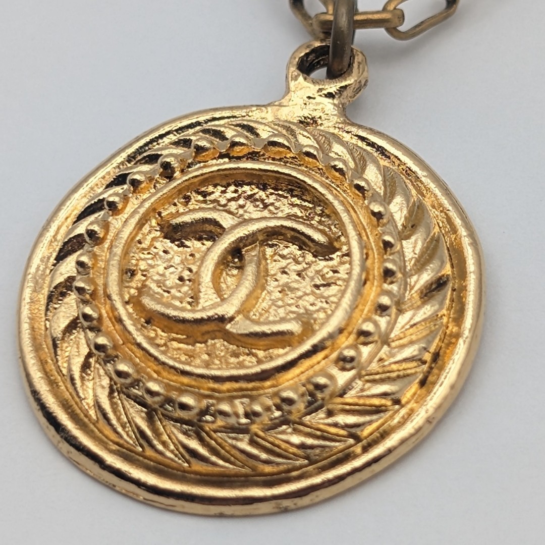 Chanel Coco Mark Logo Gold Necklace Round Pendant Early Vintage