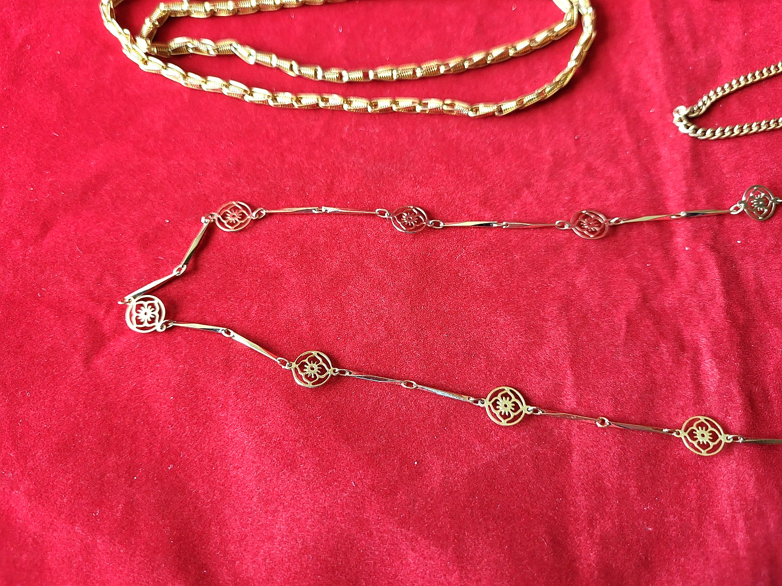 Lot of Six Womens Fashion Goldtone Chain Necklaces Measuring 16″ to 24″ as Shown
