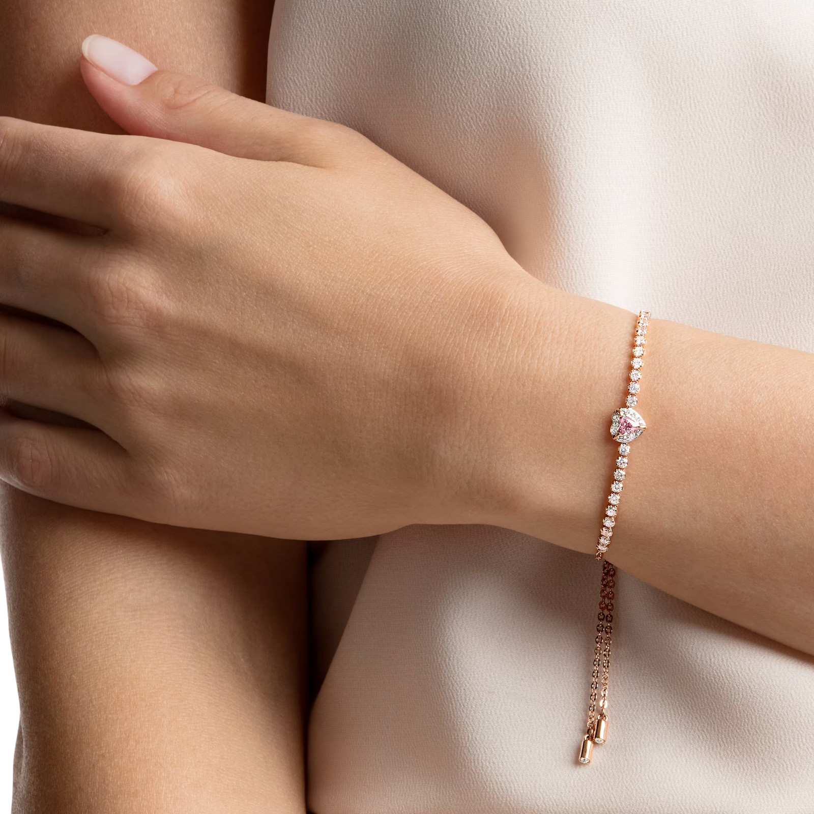 Swarovski One bracelet Heart Rose Gold Finish – 5646745 Pink *NEW IN GIFT BOX*