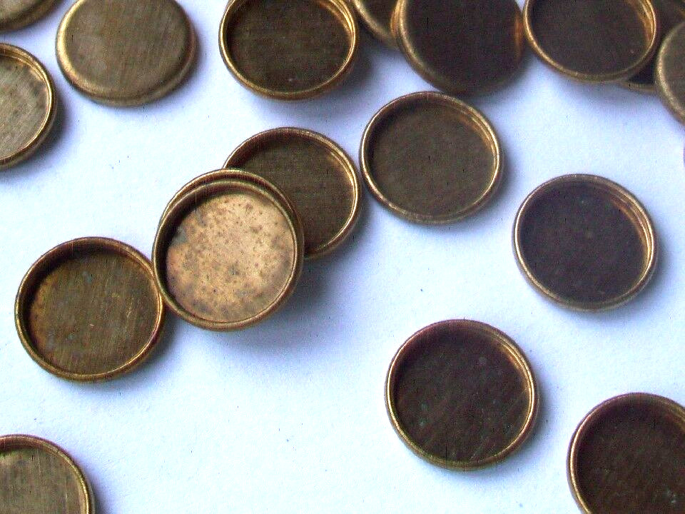 250 pcs. Round- Small Raw Brass Setting Shape – 9mm- rolled edge
