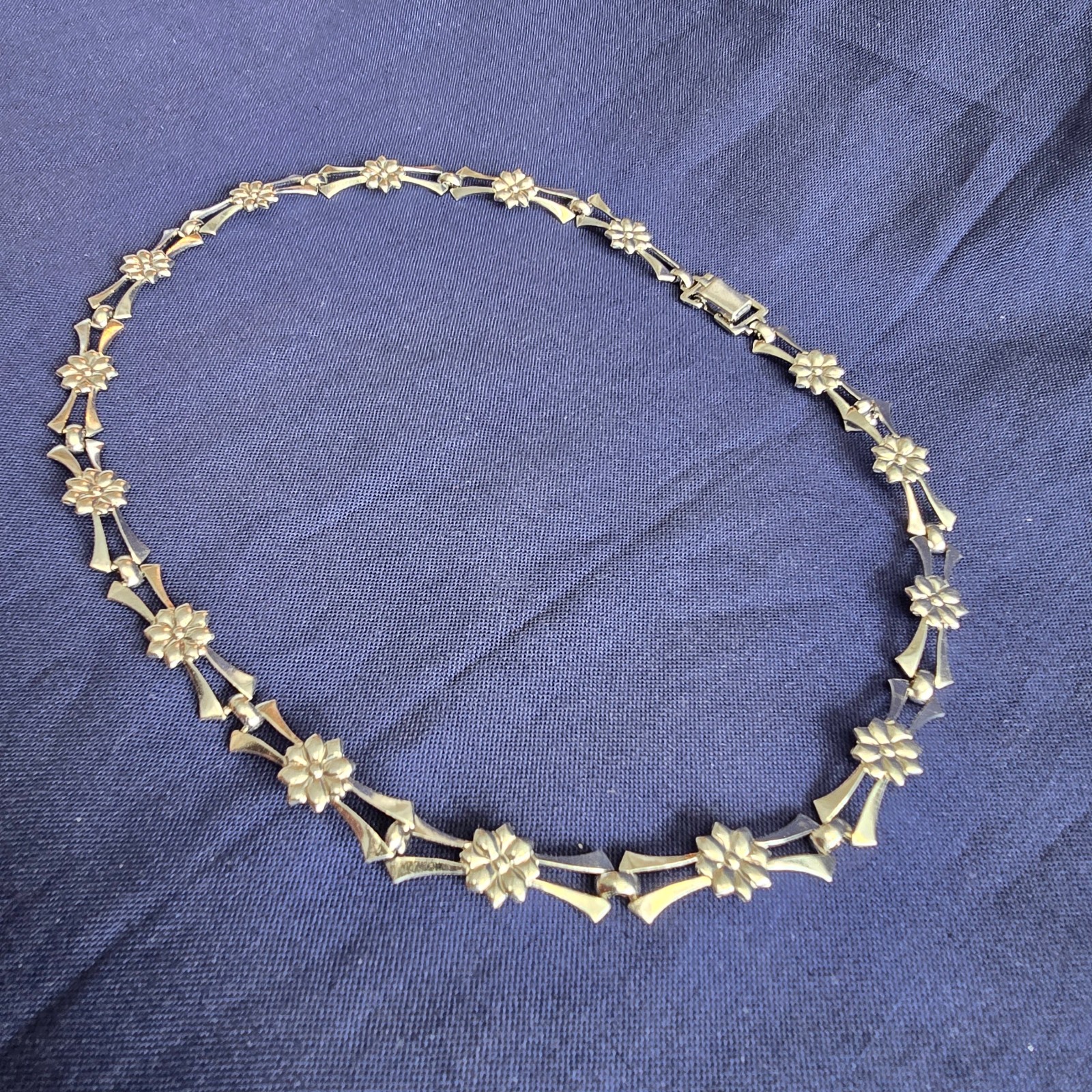 Sterling Silver Floral Necklace 14.53g Fine Jewelry 15″ Chain Flower Choker