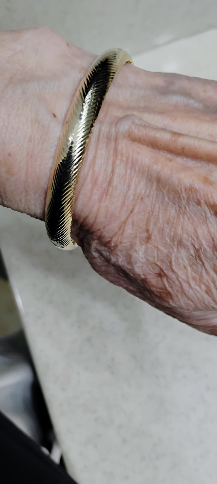 Eterna Gold 14k Yellow Gold Polished Bangle Bracelet, Etched Design, 7-inch