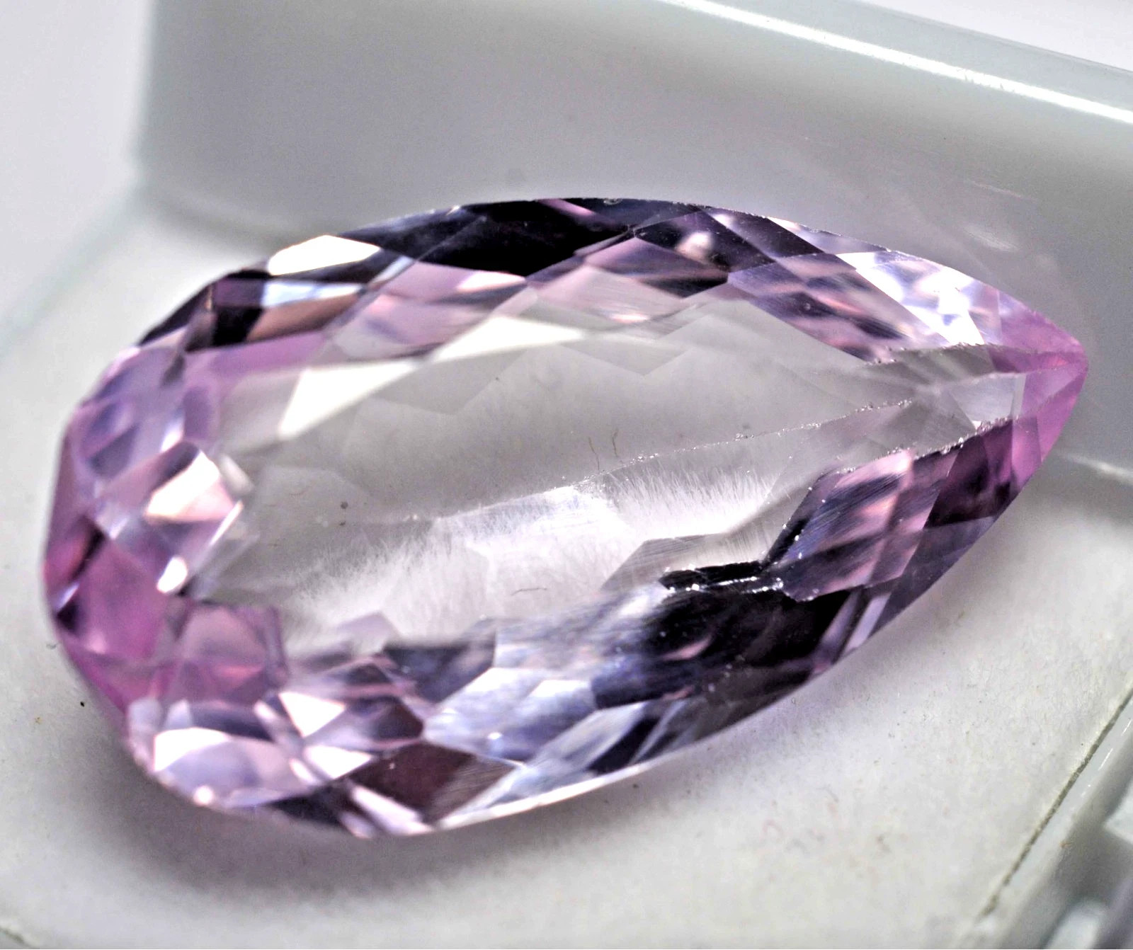 Natural 16.65 Ct Pear Cut Bijoux Soft Pink Sapphire GIE Certified Loose Gemstone