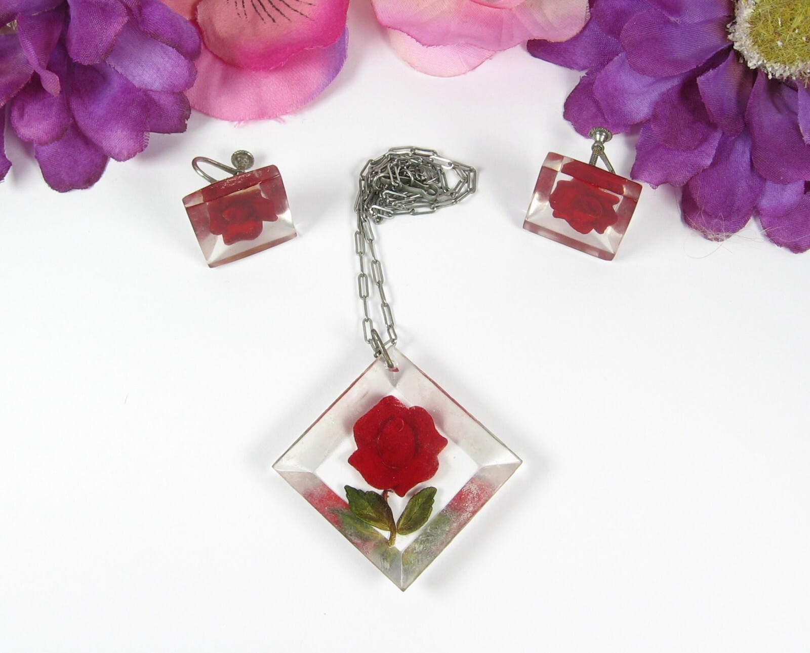 LUCITE Red ROSE NECKLACE & EARRINGS Vintage Set Screw Back Silvertone Chain 16″