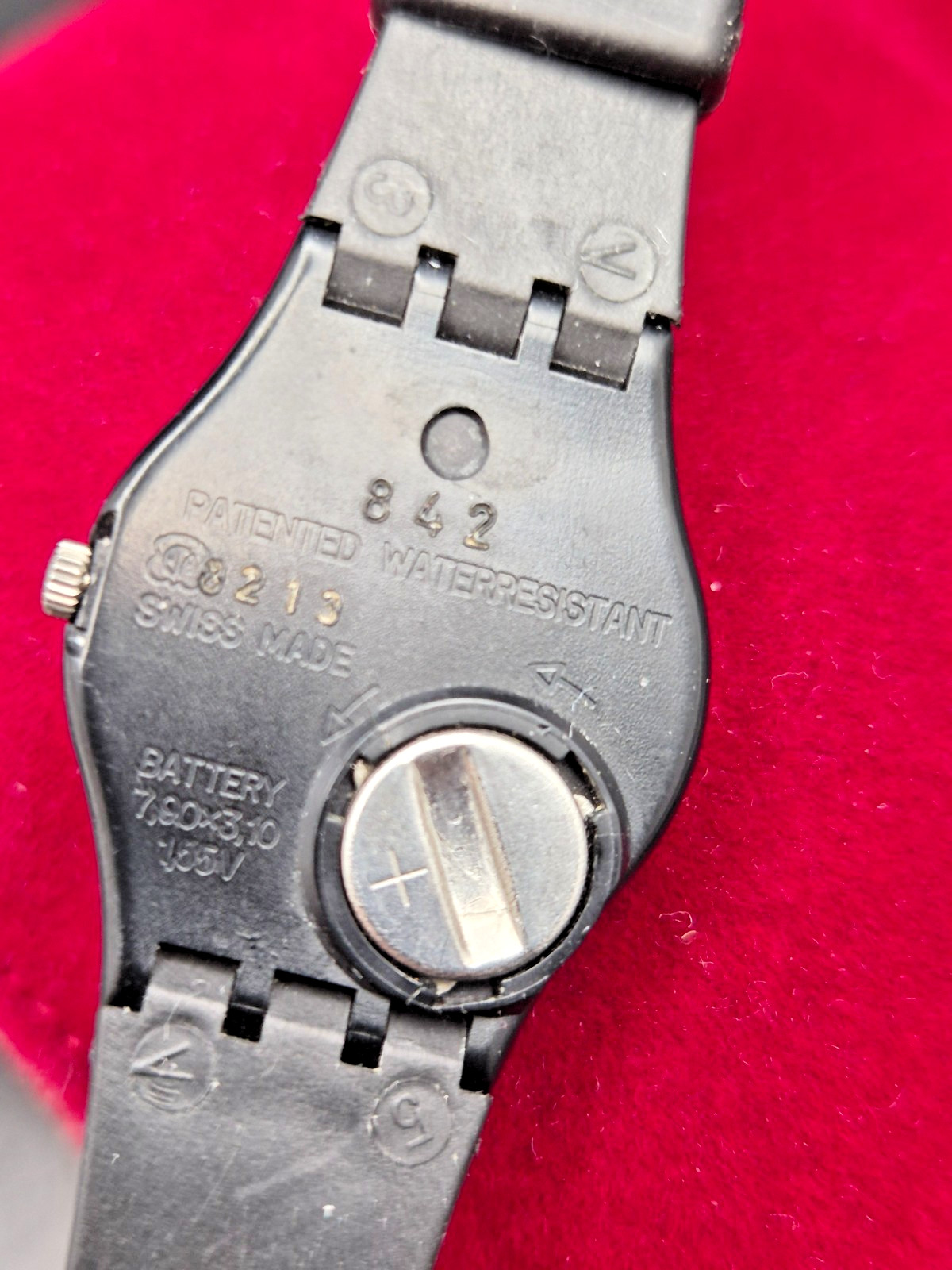 Vintage SWATCH Women’s All Black Silicone/Rubber Strap Watch-Working