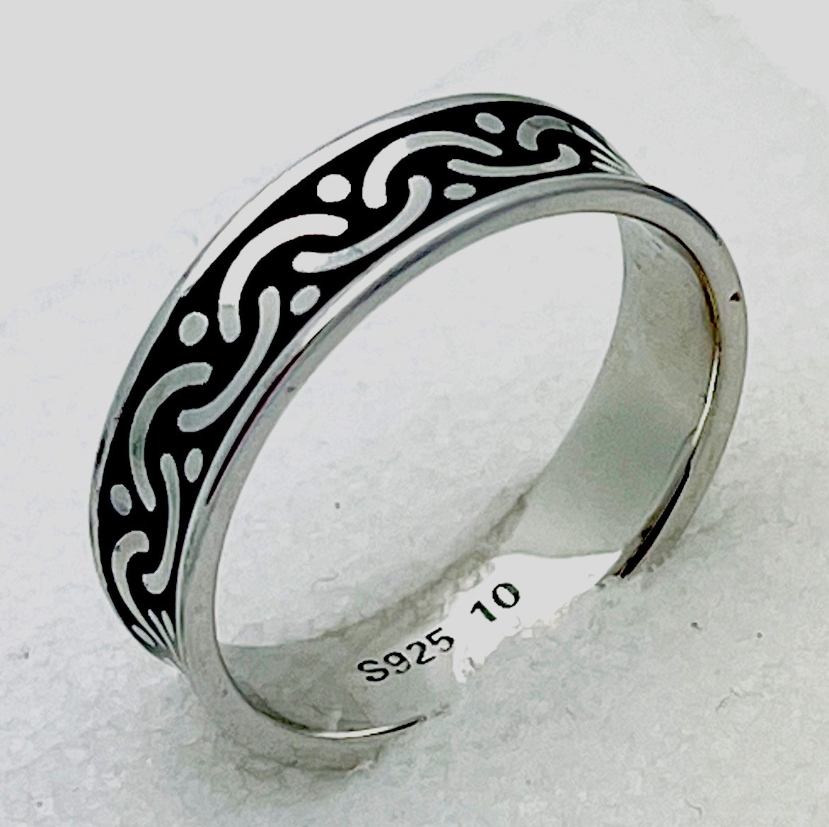 Sterling Silver 925 4.1 Gram Black Enamel Scrollwork Band Ring Size 10