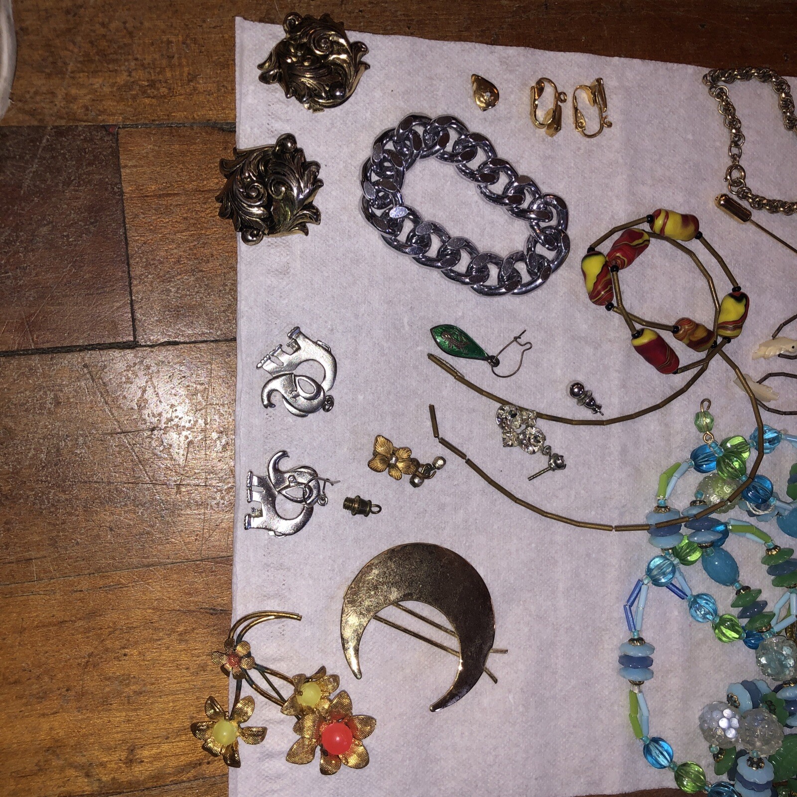 15pc Fashion Necklaces Earrings Pins Jewelry Misc & more Lot