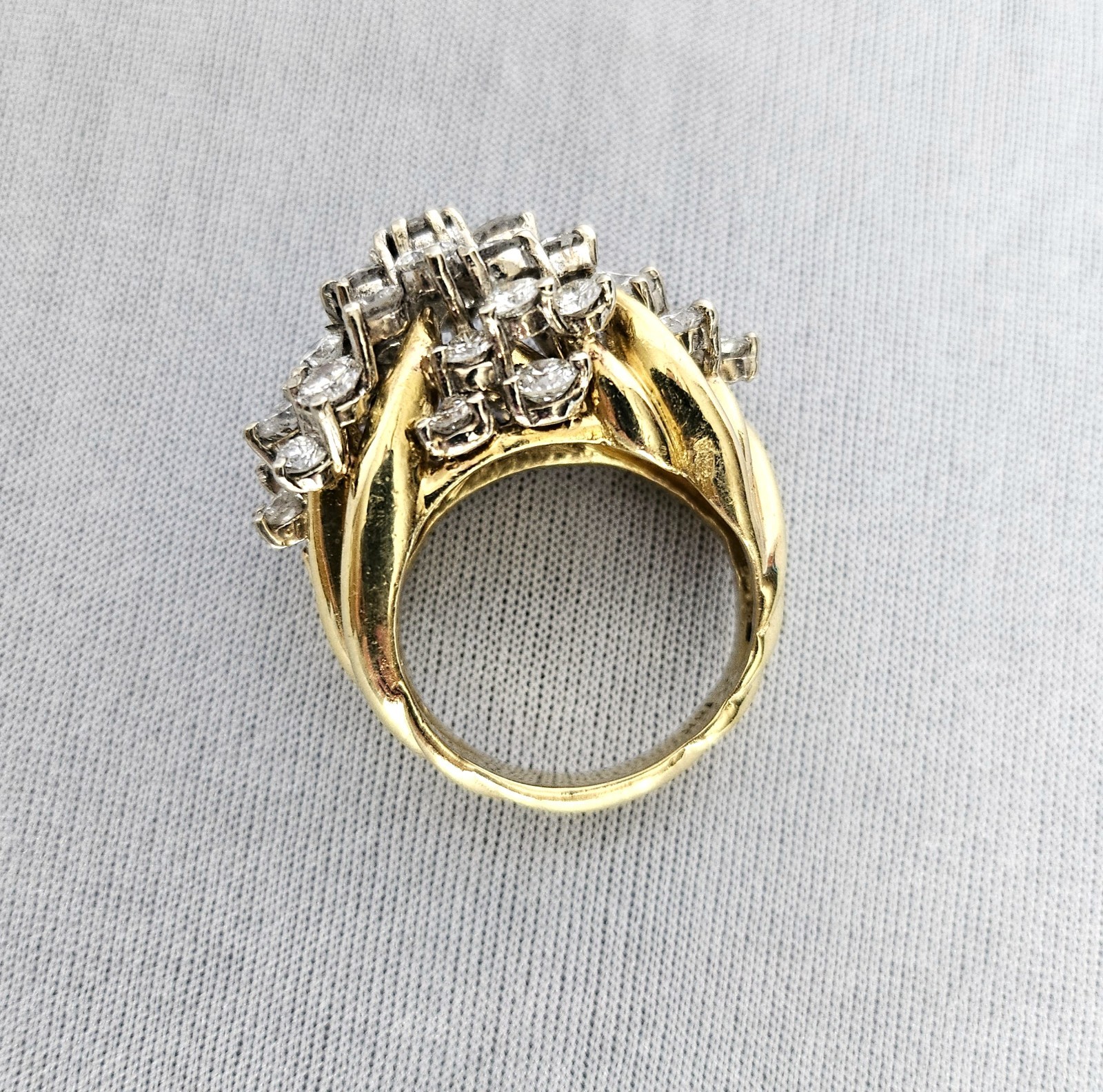 VVintage 18K Gold 3.49 CTW Diamond Cluster Ring H-I SI1-2 Size 6 Estate