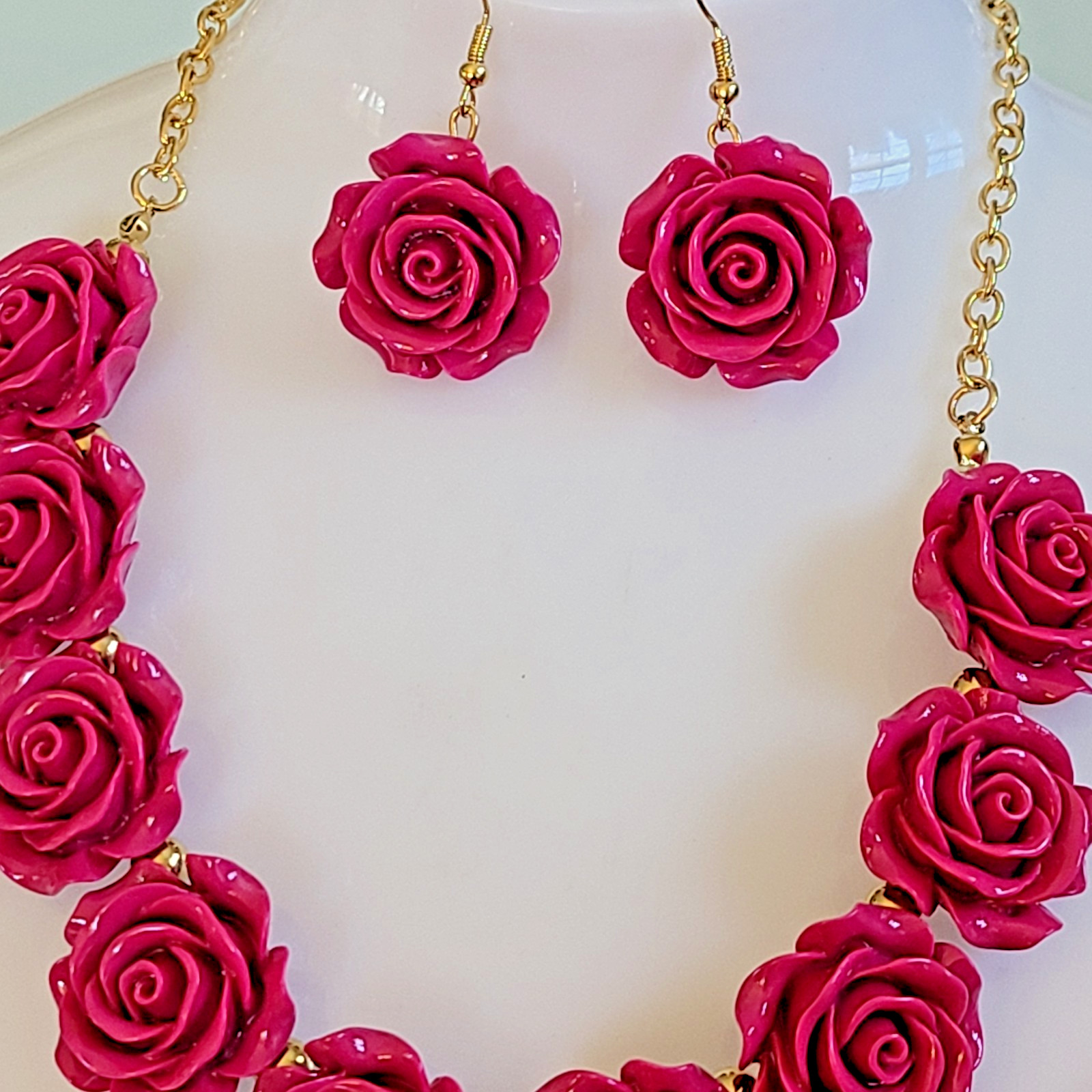 NEW HOT PINK Carved Resin Rose Jewelry Set Necklace Bracelet Earrings 21″