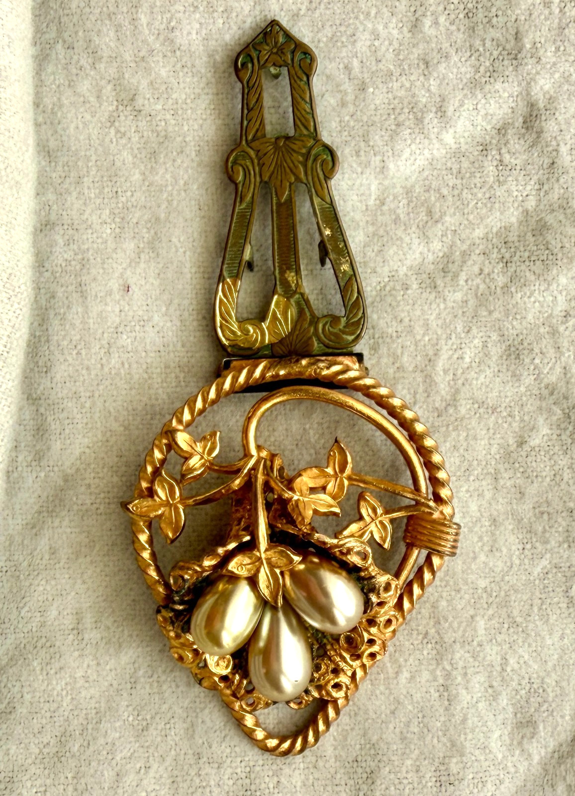 Vintage Unsigned Miriam Haskell GoldTone and Faux Pearl Dress Clip Scarf Clip