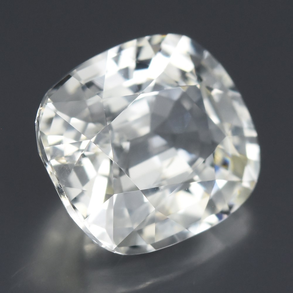 💎 5.51ct VVS Cushion Natural White Sapphire – Unheated, High Clarity Sparkle