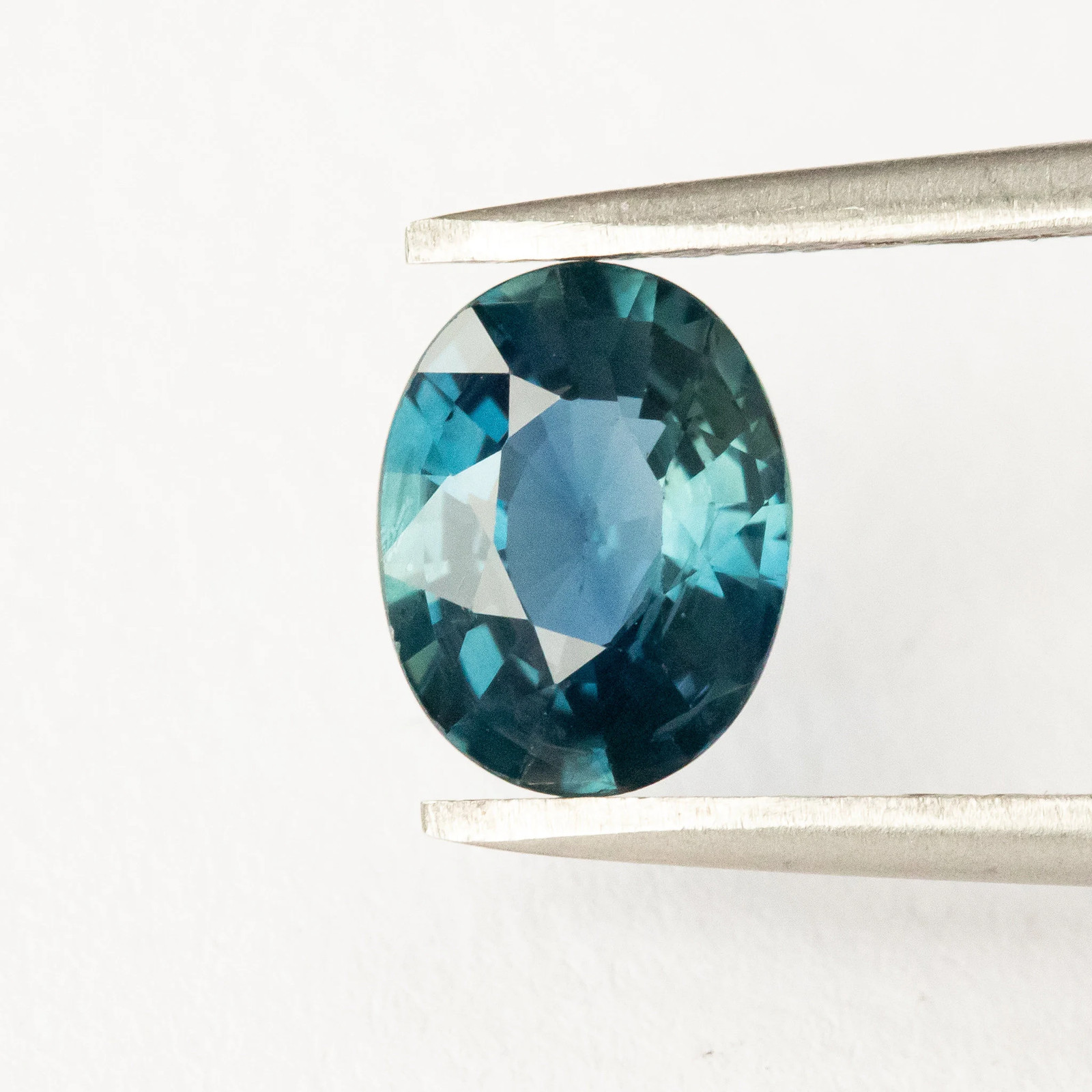Natural Oval Shape Sapphire: 1.42ct Heated Teal Green Peacock Blue Gemstone