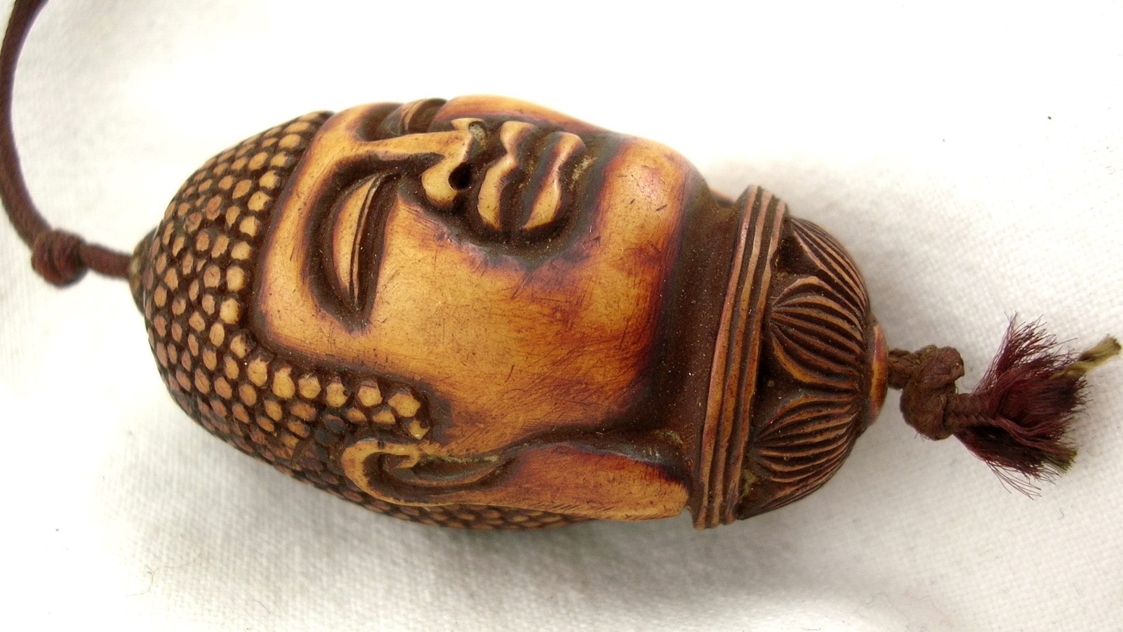 CHINA VINTAGE RESIN BUDDHA HEAD PENDANT