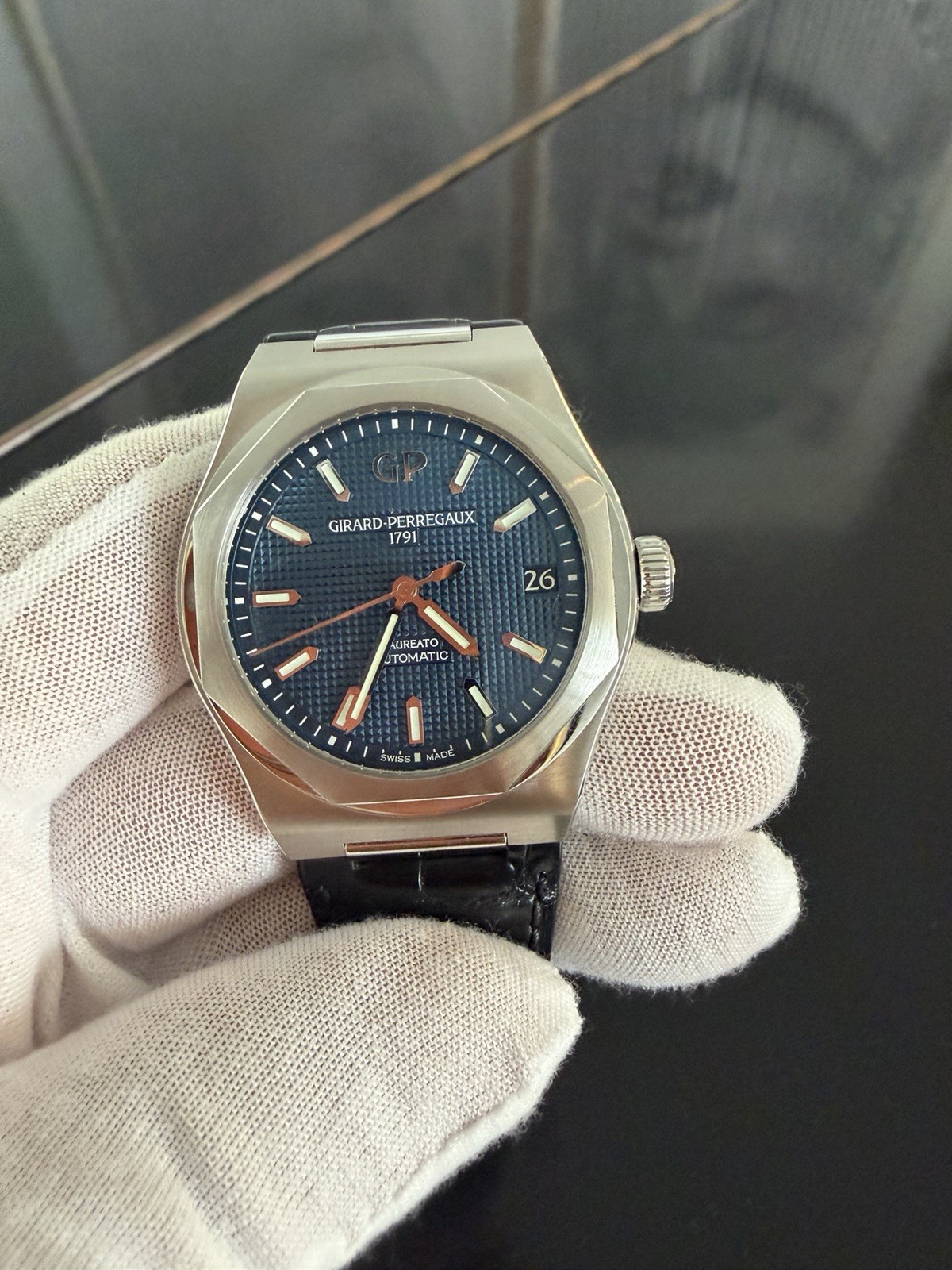 Rarely Clean Girard-Perregaux Laureato 42mm Blue Dial Leather Strap