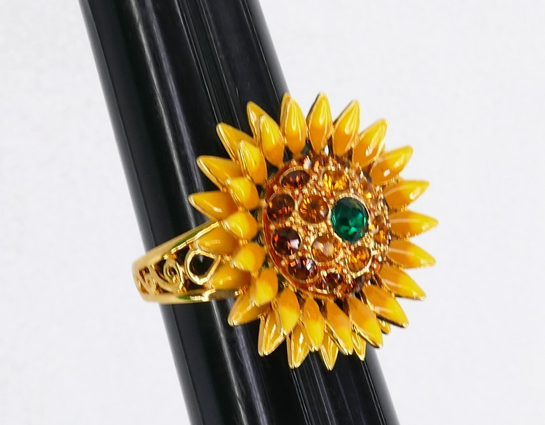 LATR 2GO LUNCH AT THE RiTZ ENAMEL CRYSTAL SUNFLOWER GOLD P COCKTAiL RiNG sz 9