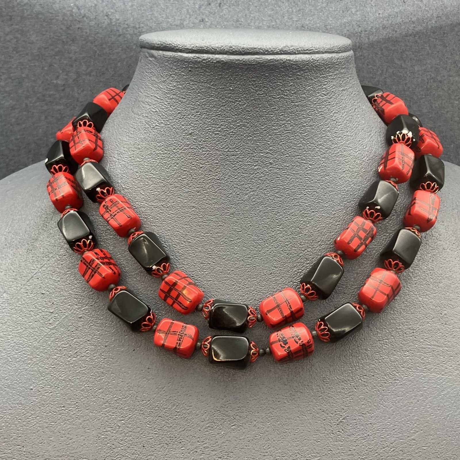 Red Black Beaded Necklace 17-19 In Plaid Rockabilly Bold Statement Vintage Mod