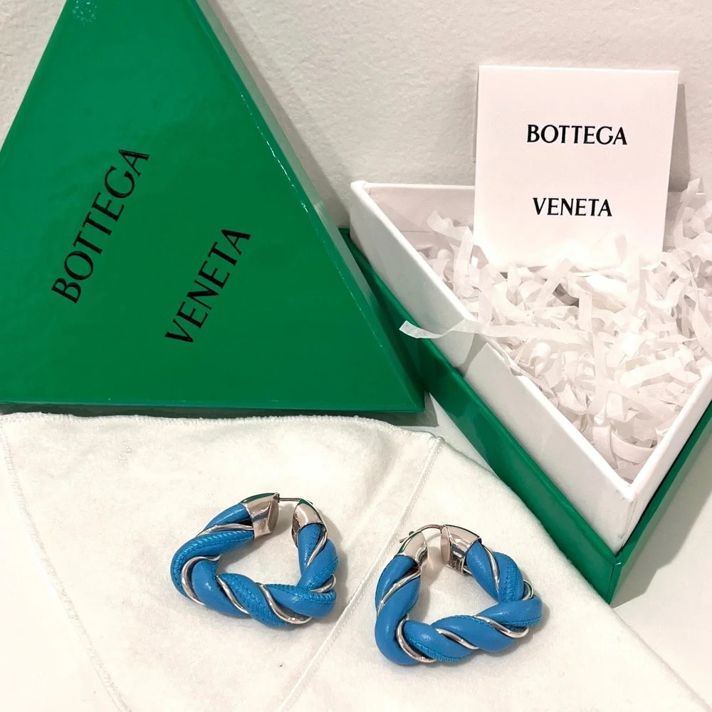 $780orig BOTTEGA VENETA Twist triangle blue leather silver hoop earrings