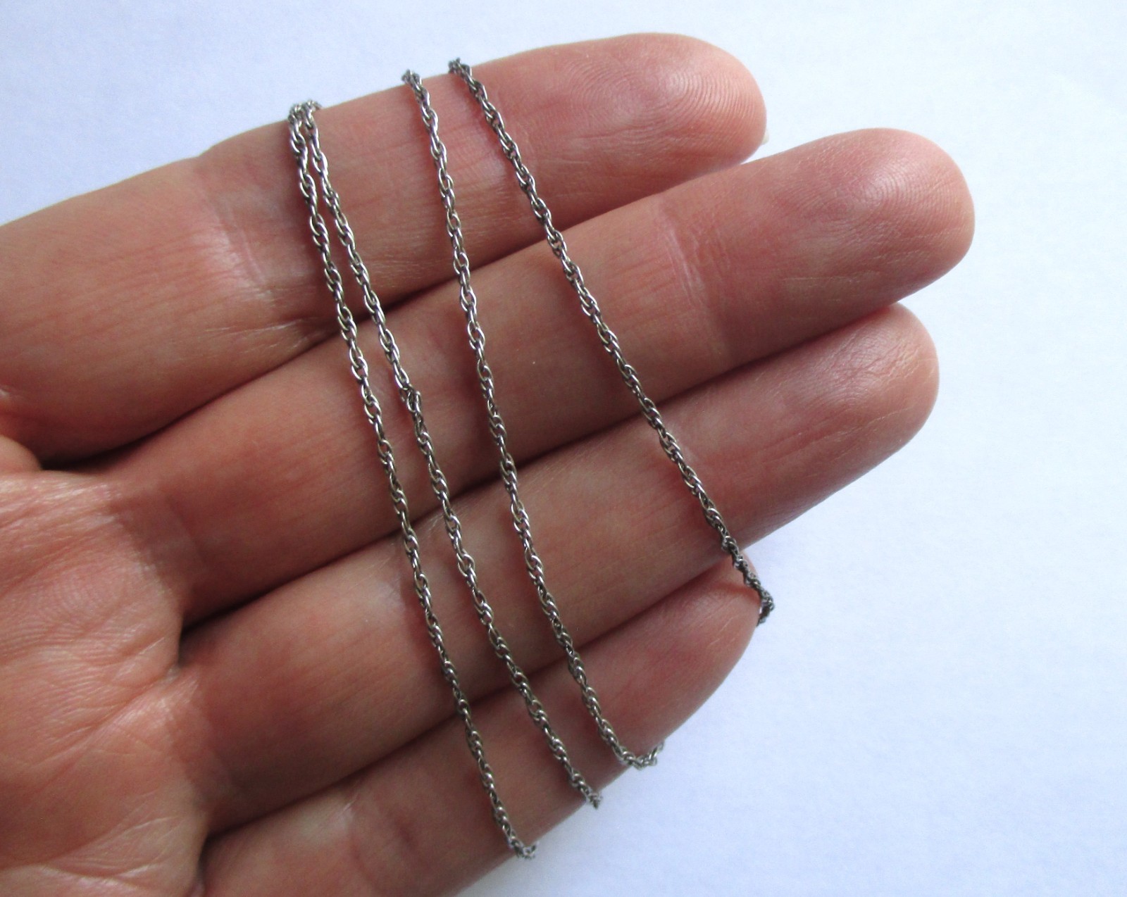 18.5in Long 1.7g 1mm VINTAGE STERLING SILVER SINGAPORE CHAIN NECKLACE