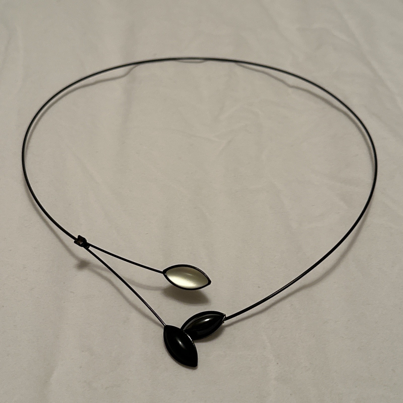 Kristina Collection Jewelry Black Gray White Leaves Memory Wire Necklace NWOT