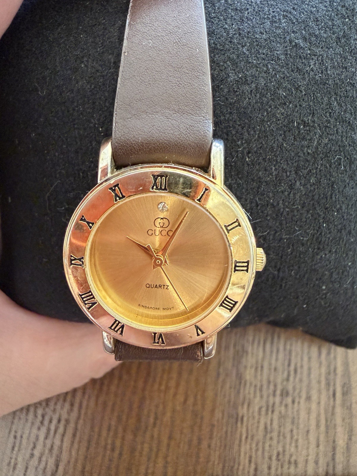 Vintage GUCCI 3000L A Diamond Gold Dial Roman 26mm Qz Ladies Watch JAPAN
