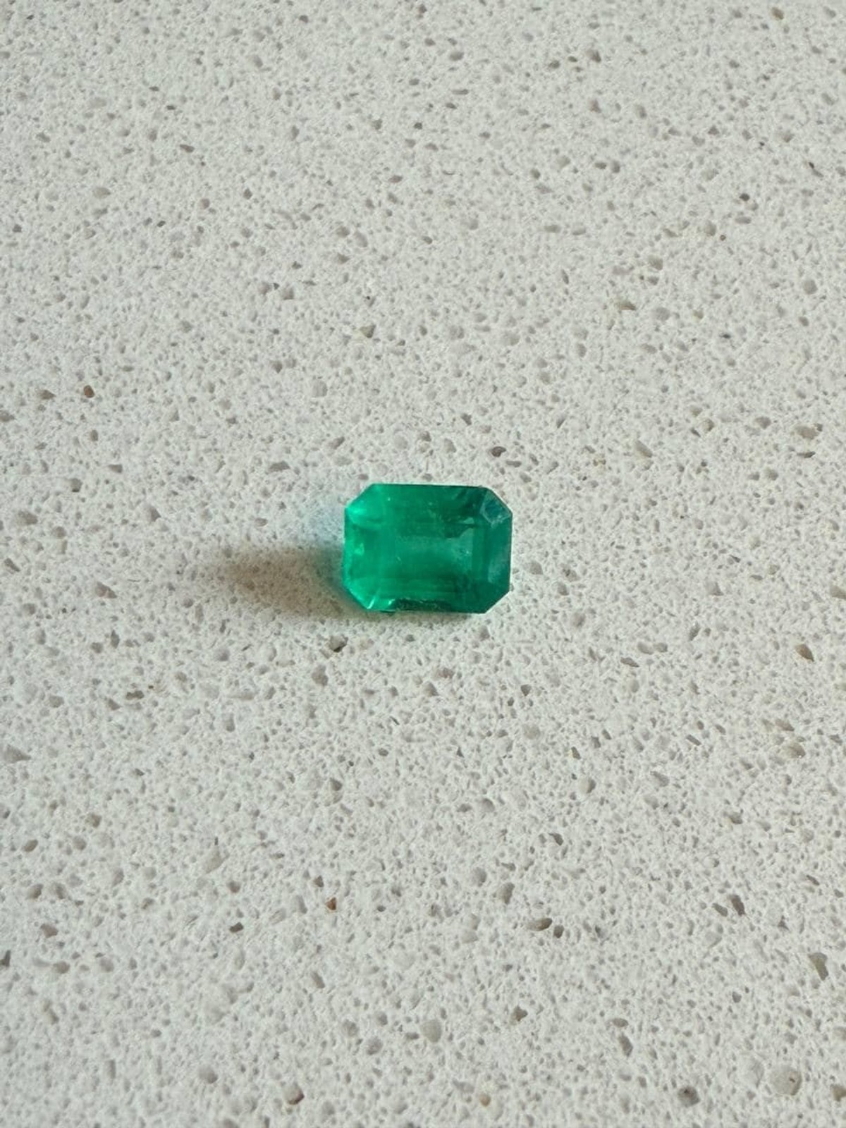 Natural 2.03 Ct Colombian Emerald – Vivid Green – 8.86×6.78×4.83 mm