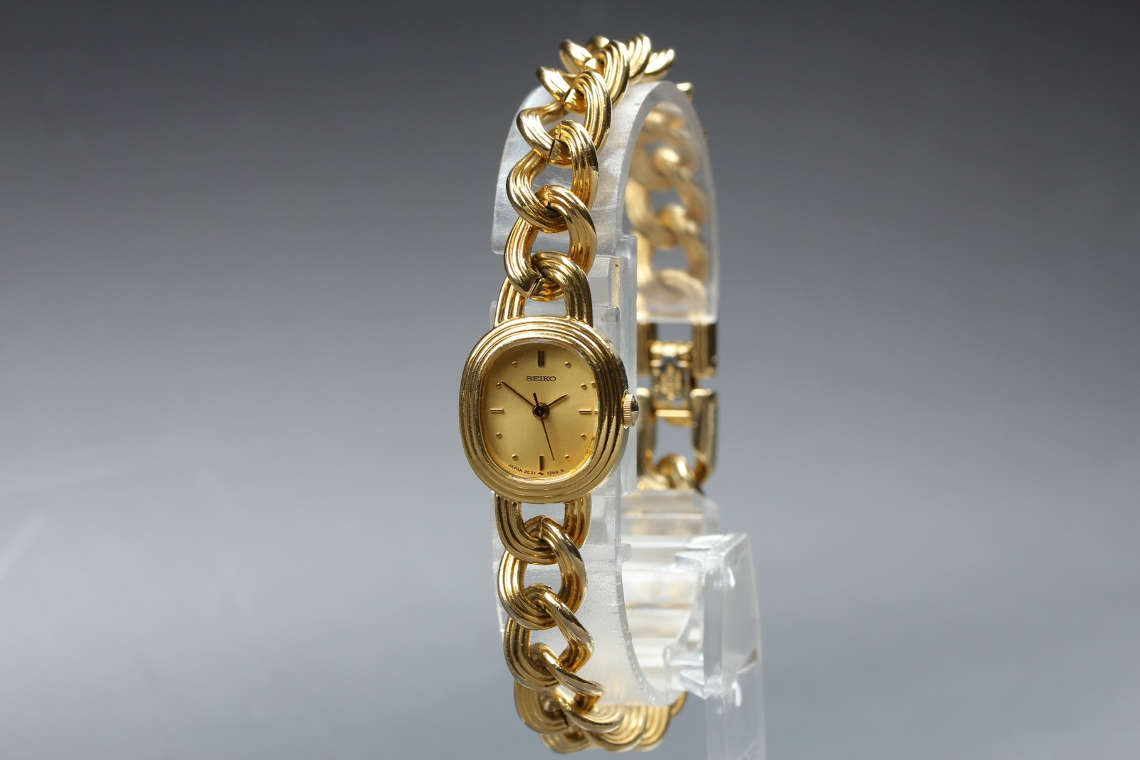 Vintage 1986 Seiko Tisse 2C21-5510 Gold Oval SGP Ladies Watch From JAPAN