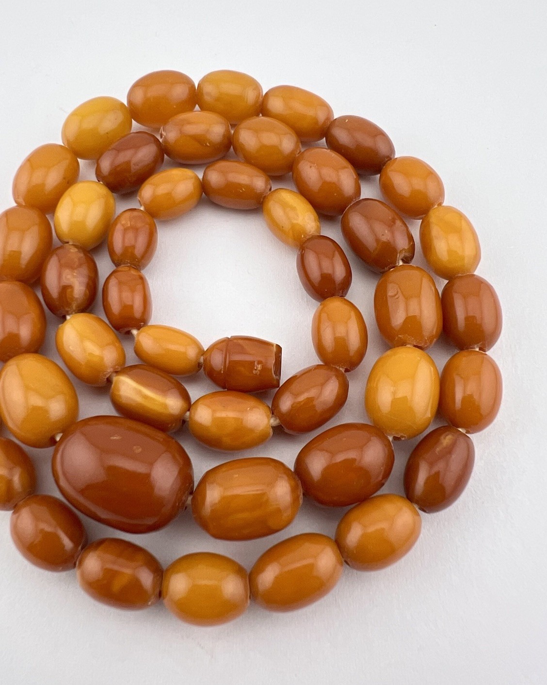 21.5g- Antique Butterscotch Egg Yolk Baltic Amber Swirl Oval Bead Necklace 21.5″