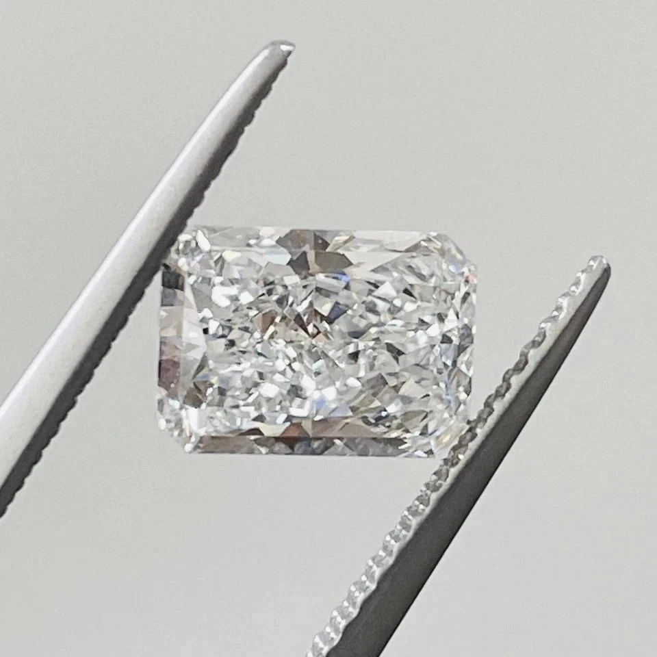 4.00 Ct Radiant Cut Lab Grown Diamond D Color VVS1 Clarity CVD Certified Loose