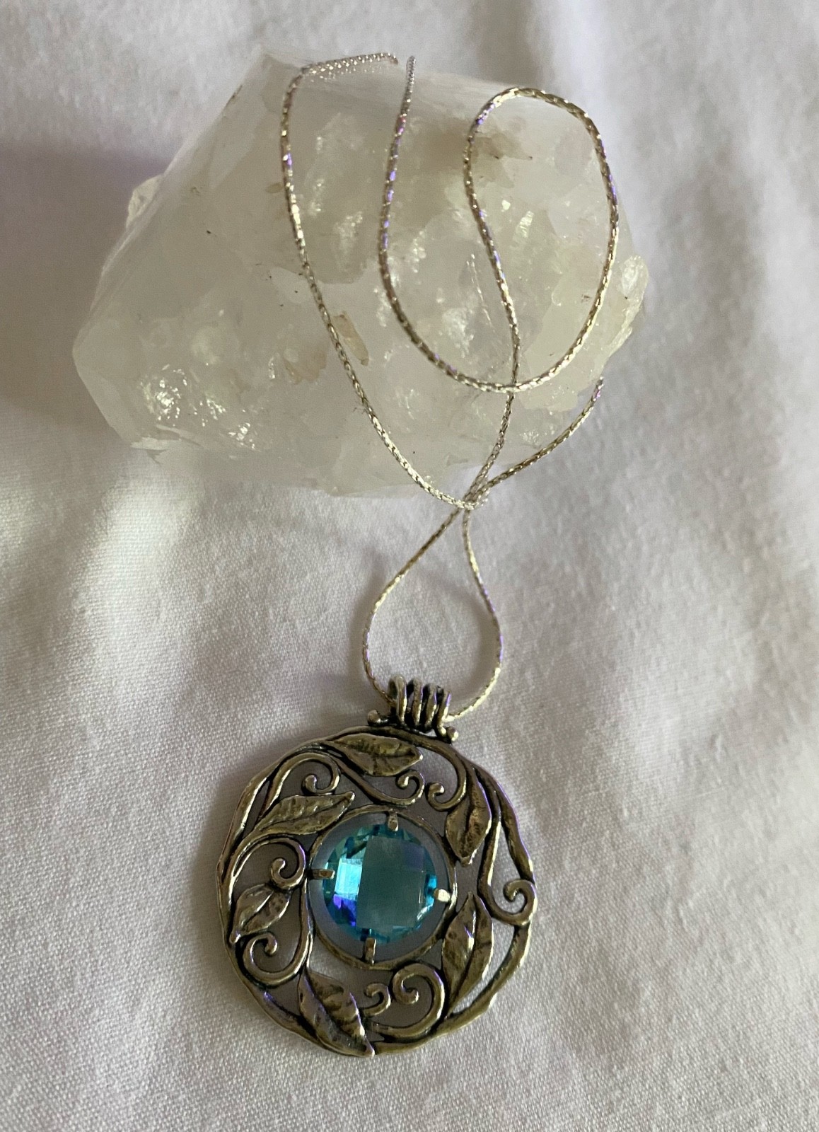 DIDAE SS 925 Facetted Blue Glass & Leaf Accent Pendant 18” Chain Necklace ISREAL