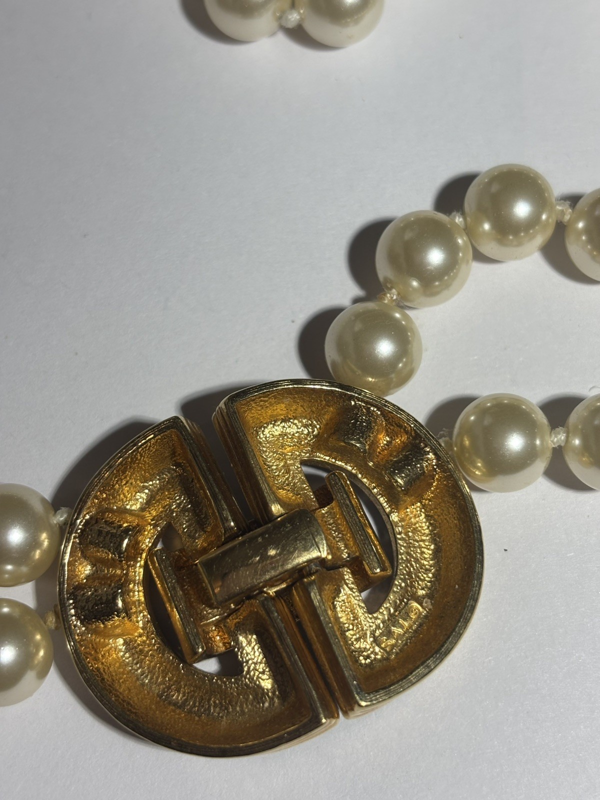 SWAROVSKI VINTAGE FAUX PEARL CHOKER ART DECO PENDANT “D” CLASP