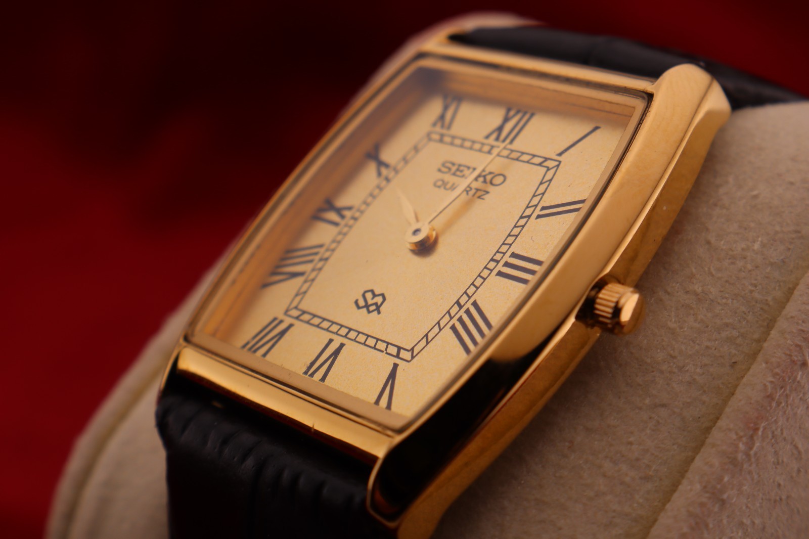 Vintage Men Seiko quartz Barrel-Tank Golden Dial ,Black leather Dress Watch