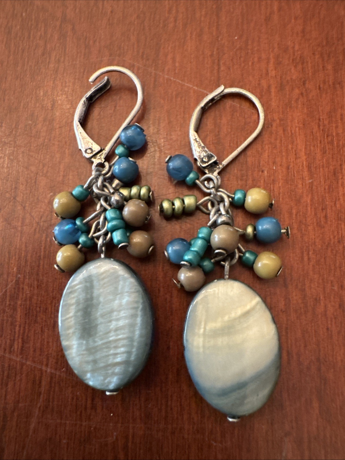 Vtg Dangle/Drop Earrings Gray Oval Shell With Bead Accents Hook Closure 2”. 997