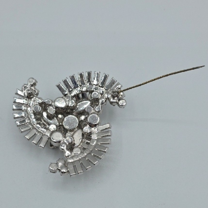 Juliana DeLizza & Elster Large Sparkling Ice Rinestones Swirling Brooch