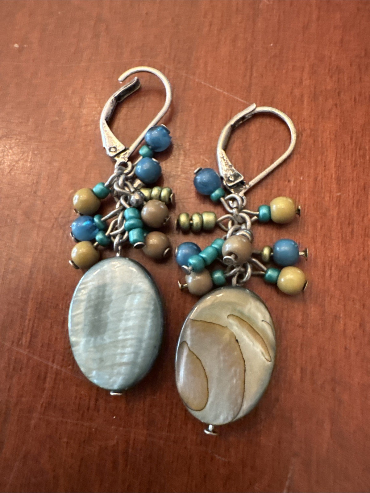 Vtg Dangle/Drop Earrings Gray Oval Shell With Bead Accents Hook Closure 2”. 997