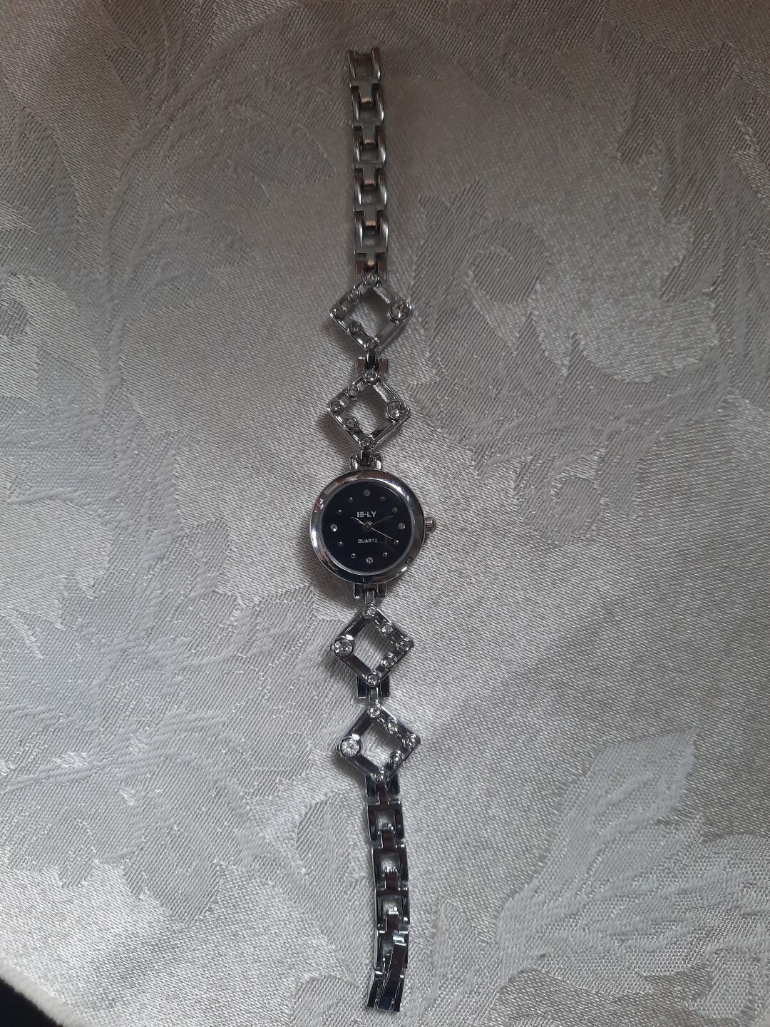 E-LY elegant , silver Quartz ladies watch rhinestones new battery