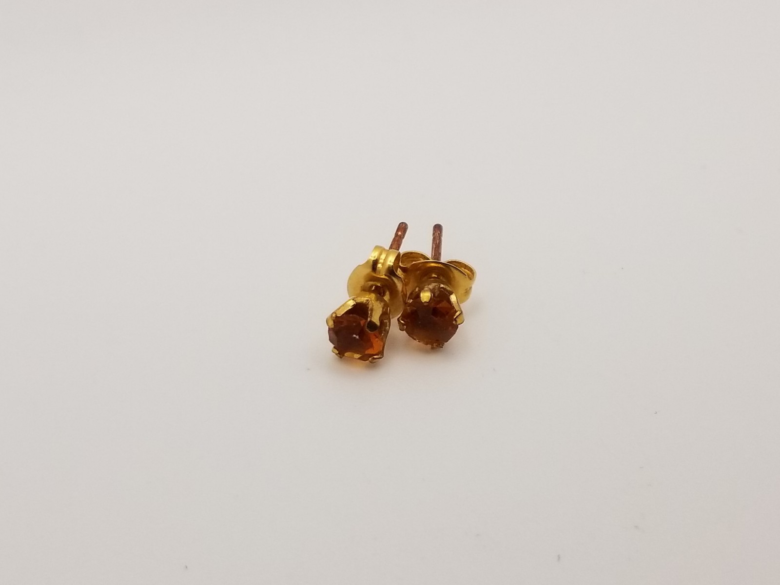 Vintage Gold Tone Stud/ Post Style Earrings Faux Topaz? Amber Glass Jewel 4mm