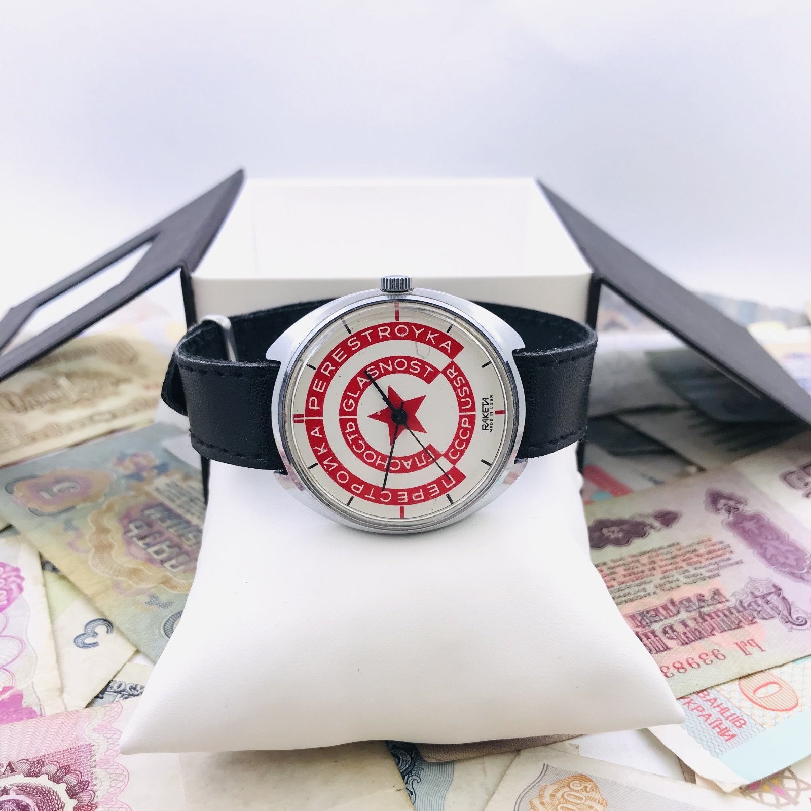 Raketa Perestroika Glasnost USSR Mechanical Wrist Watch Soviet Emblem Dial 2609