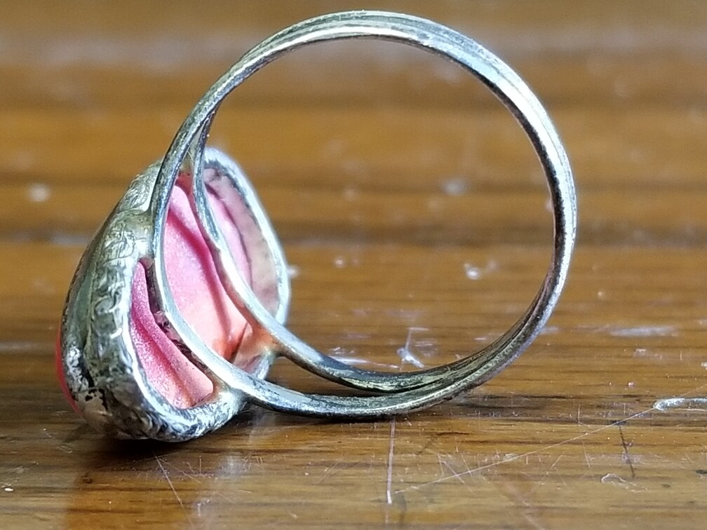 Vintage Red Stone Size 5.75 Women’s Ring. No Indications of metal type