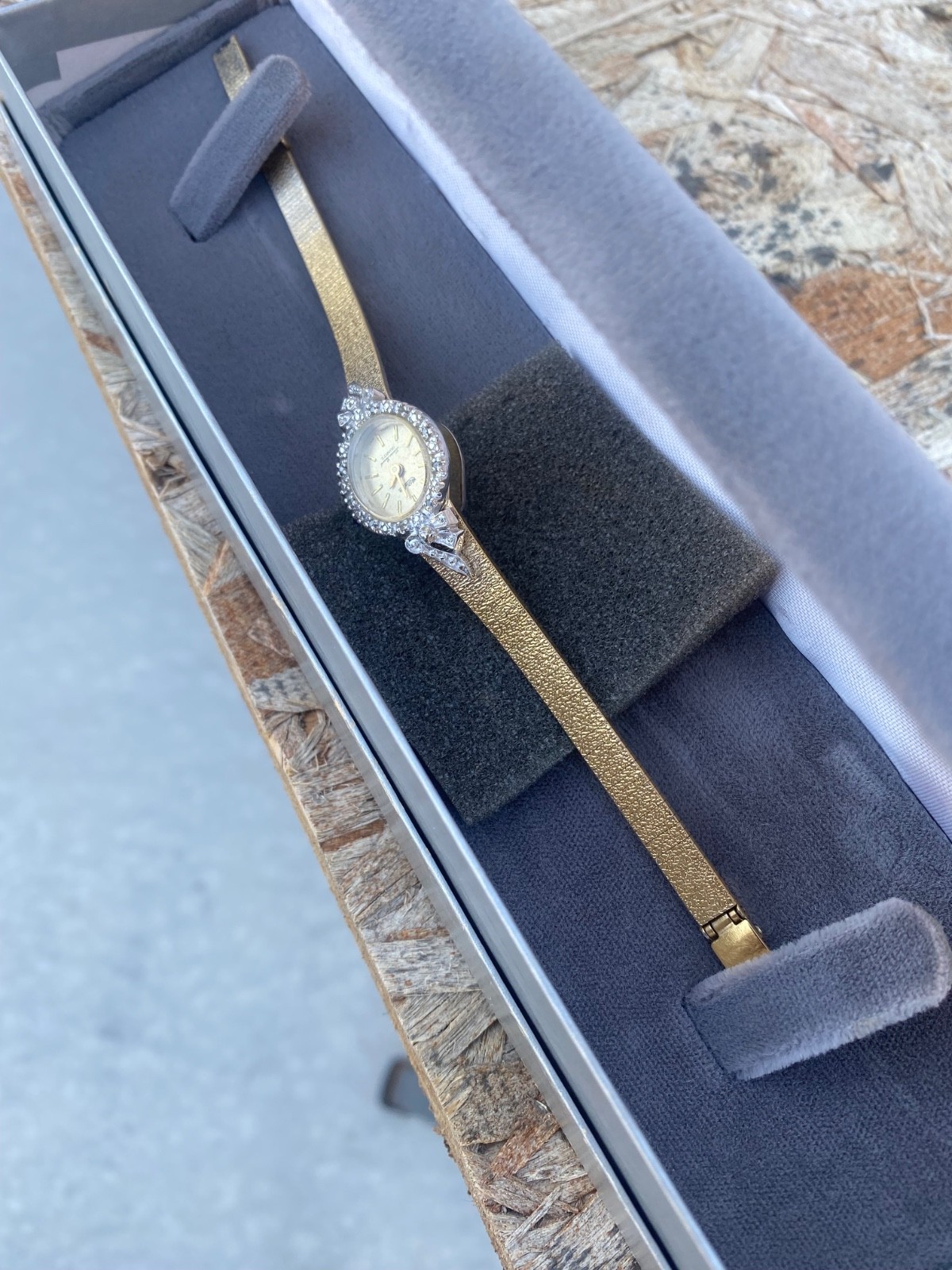Dufonte by lucien piccard diamond bezel gold tone Womans Wristwatch adjustable