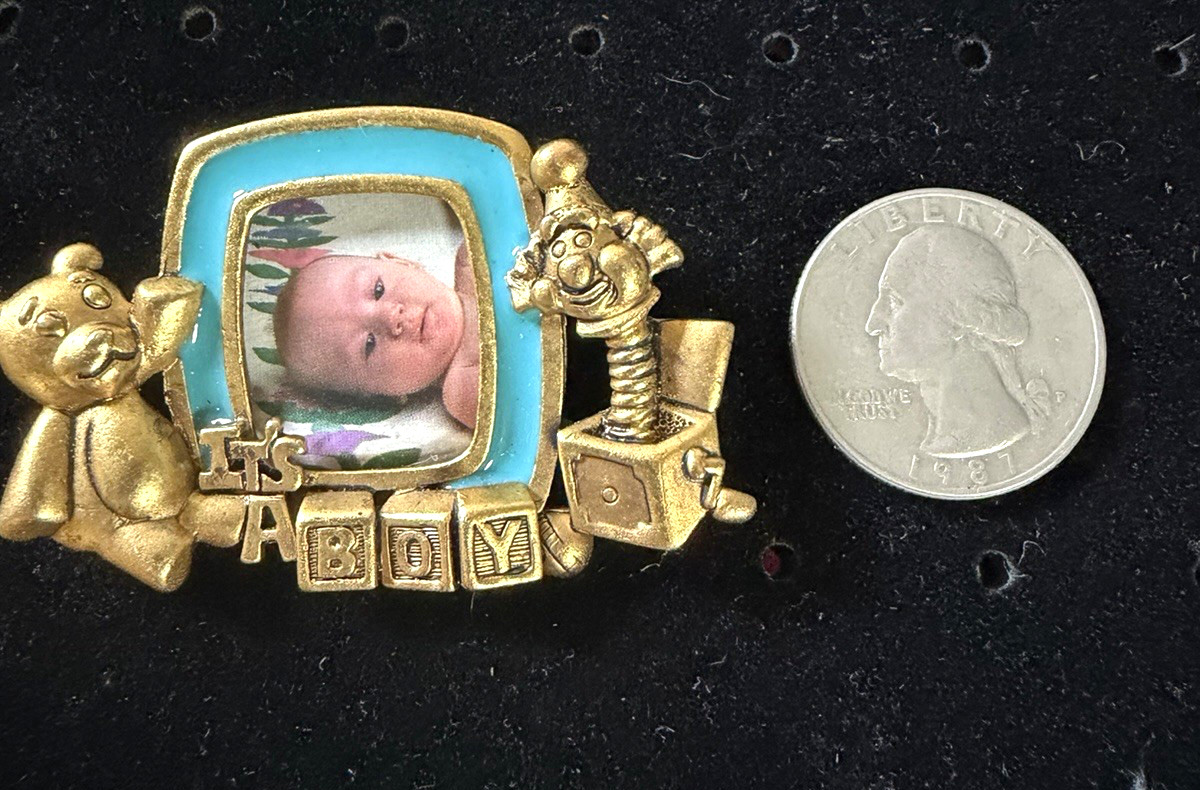 Vtg New DANECRAFT It’s A Boy Birth Photo SIGNED Brooch Pin Antique Gold Plate 2″