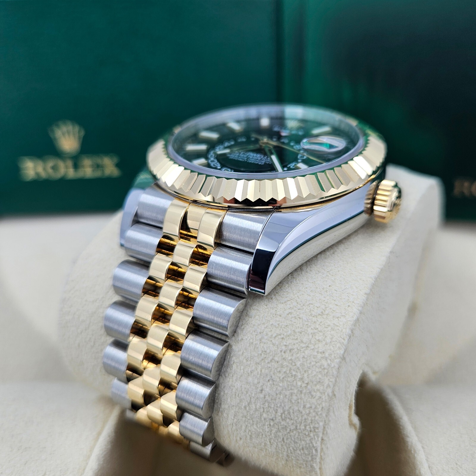 Rolex Sky-Dweller 42mm, Black Dial, Jubilee Two-Tone 336933-0004 Mint 2023
