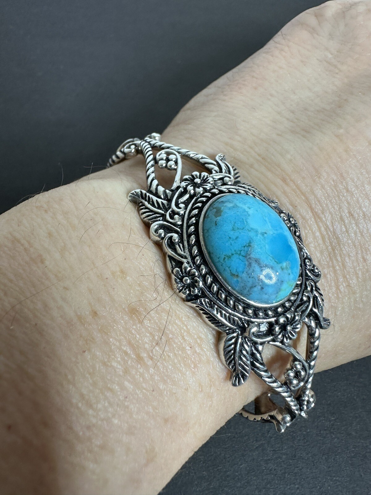 STERLING SILVER TURQUOISE FLOWER DESIGN BBJ TOGGLE BRACELET Adj.Bangkok Ratnaraj