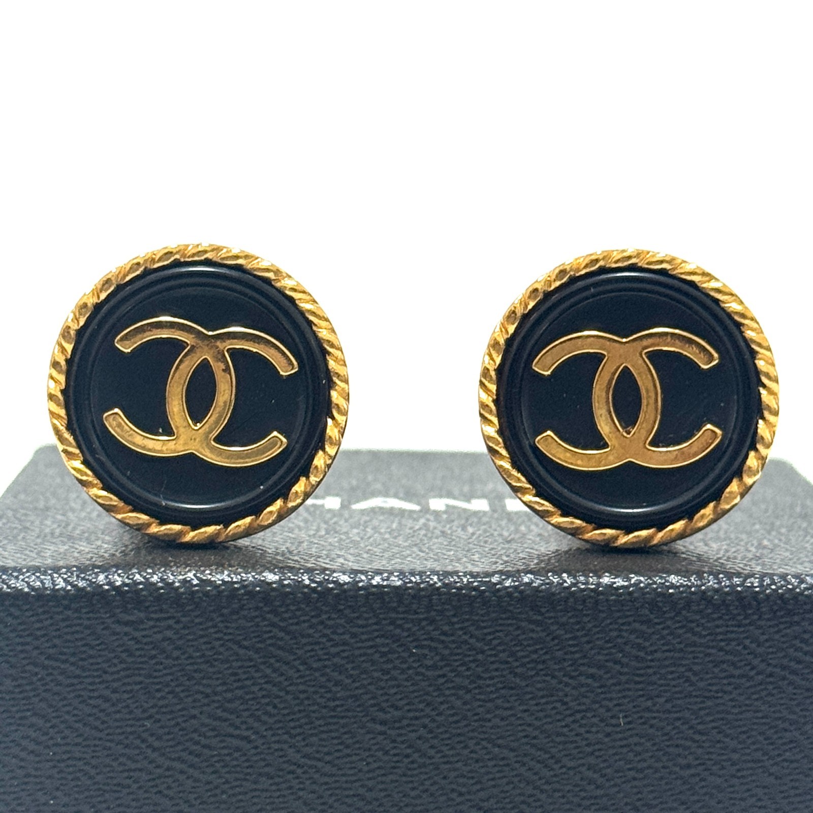 CHANEL 96P Round Earrings Coco Mark CC Logo Gold Black Clip-On Authentic JAPAN