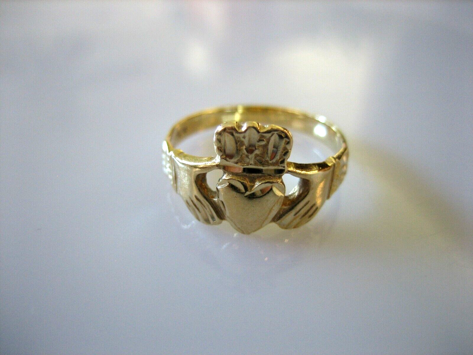 14K YELLOW GOLD HEART HANDS CROWN CLADAUGH RING 2.4 GRAMS SIZE 6