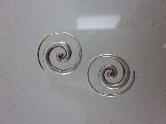 Fine pure Silver Earrings Spiral Round Coil Round Tribal Handcraft Artisan Jewel