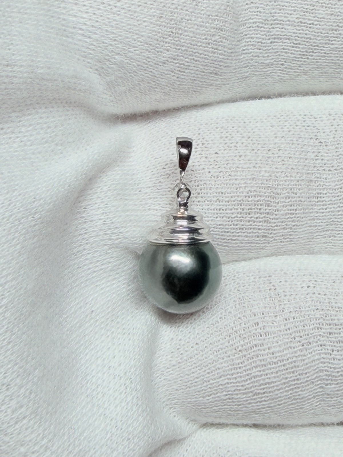 14k White Gold Pendant 10.9mm Tahitian Cultured Pearl 0.05ct Natural Diamond