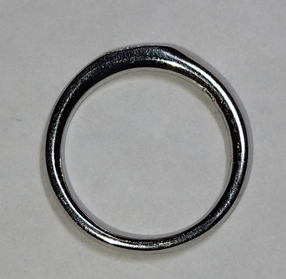 Solid platinum 0.02 natural diamond ring 3.82 grams – sz 4.25 pt950