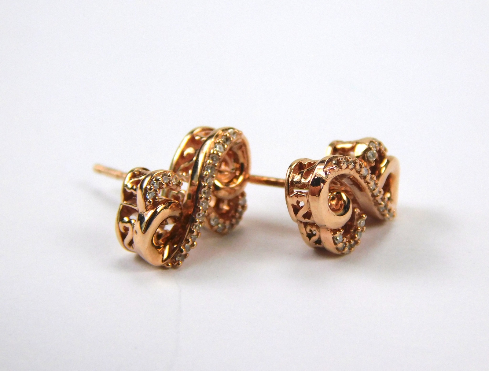 Beautiful 10K Rose Gold Diamond Designer’s Marked Stud Earrings Jewelry