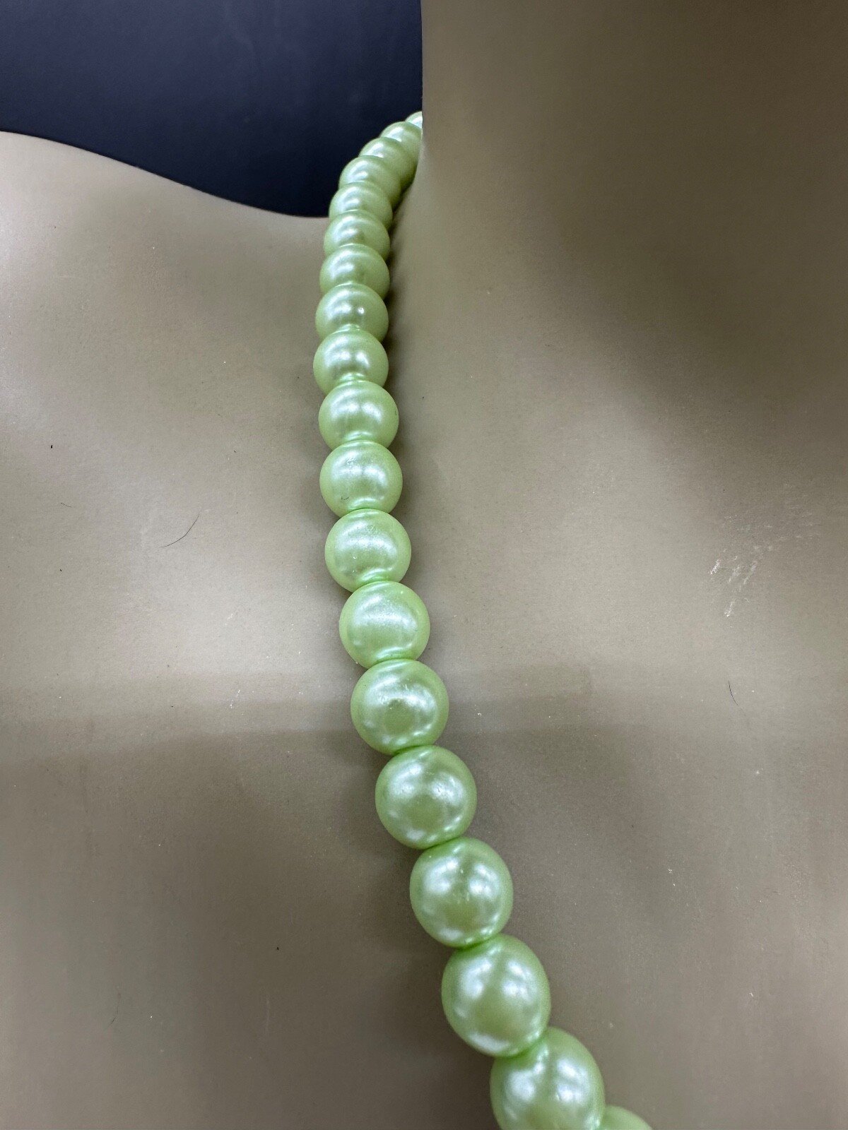 ESTATE LATTICE GREEN FAUX PEARL CLASSIC STRAND STRING BEAD NECKLACE 17″ LONG