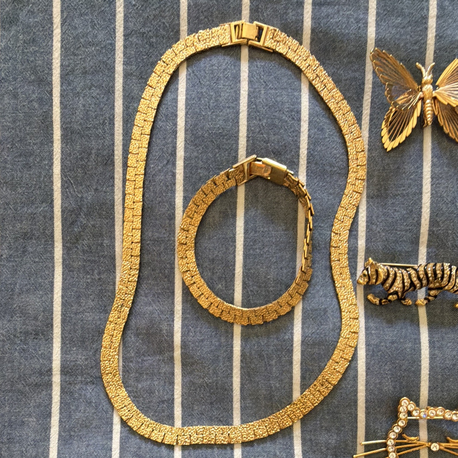 Gold Tone Costume Jewelry Mixed Lot 6pc Necklace Bracelet Brooch